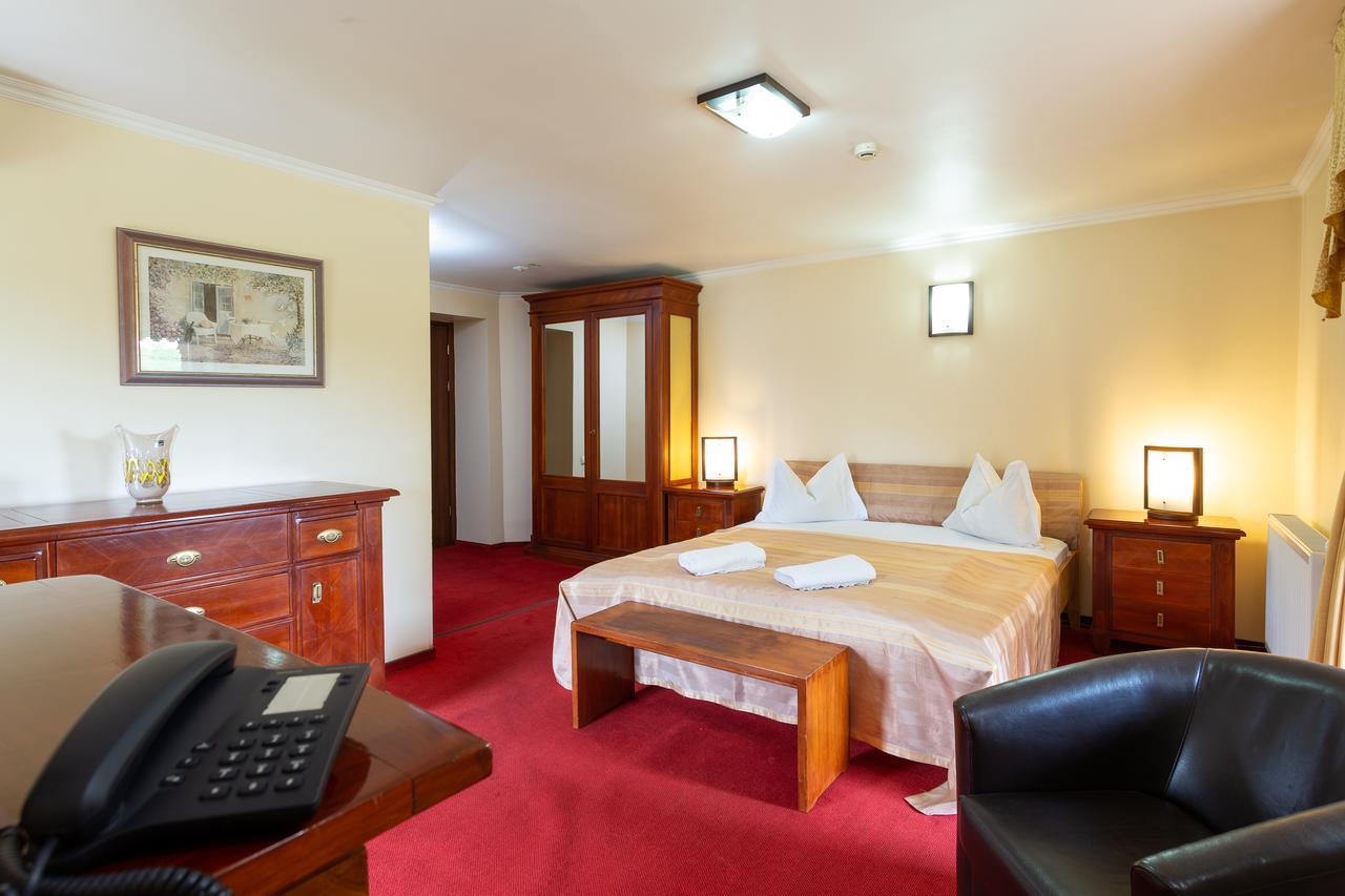 Casa Danielescu Hotel ทาร์กู จิอู ภายนอก รูปภาพ