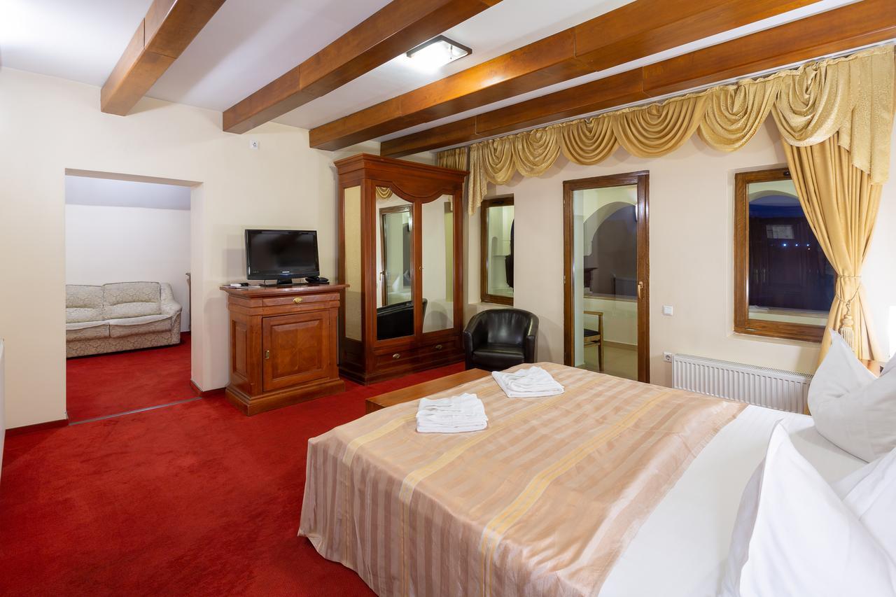 Casa Danielescu Hotel ทาร์กู จิอู ภายนอก รูปภาพ