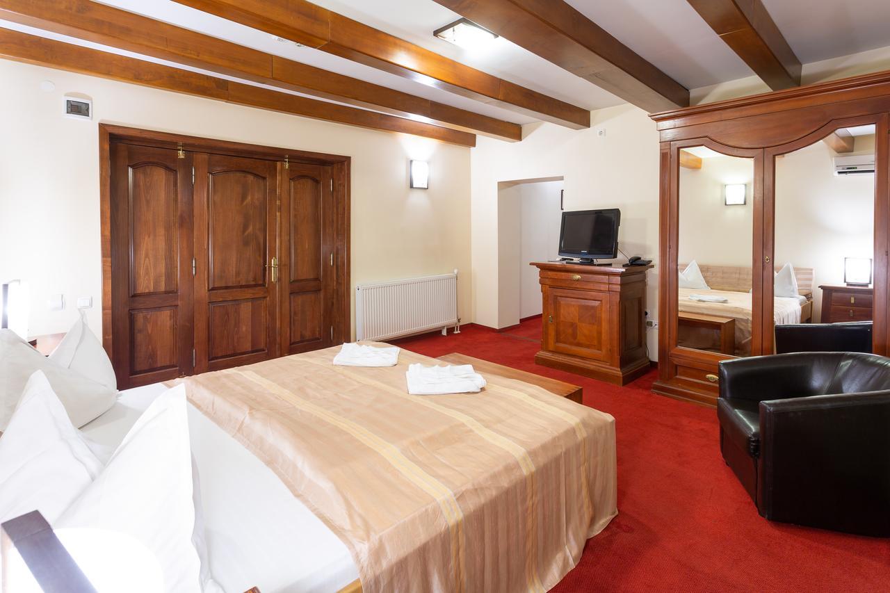 Casa Danielescu Hotel ทาร์กู จิอู ภายนอก รูปภาพ